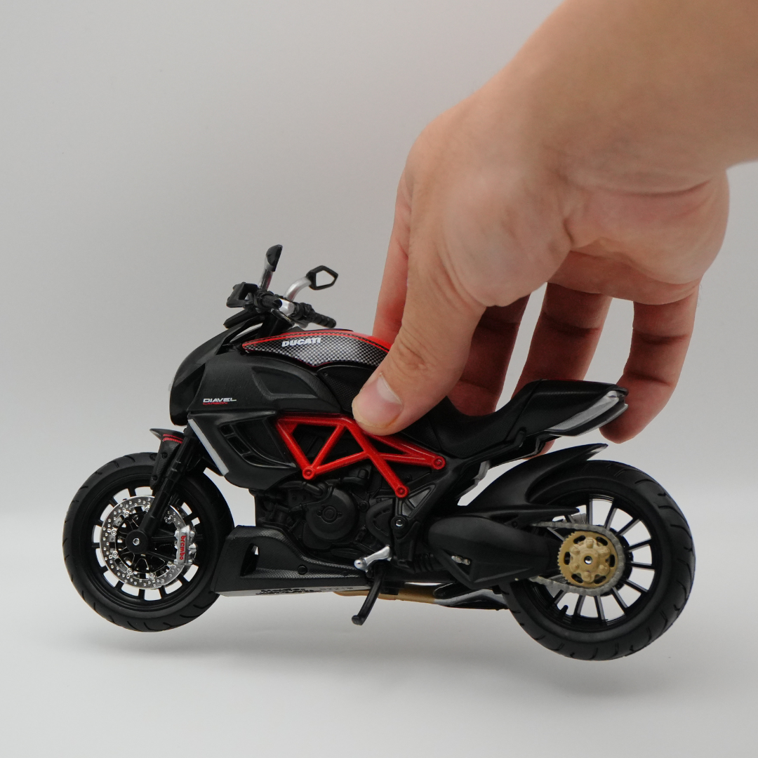 1:12 Build | Diavel