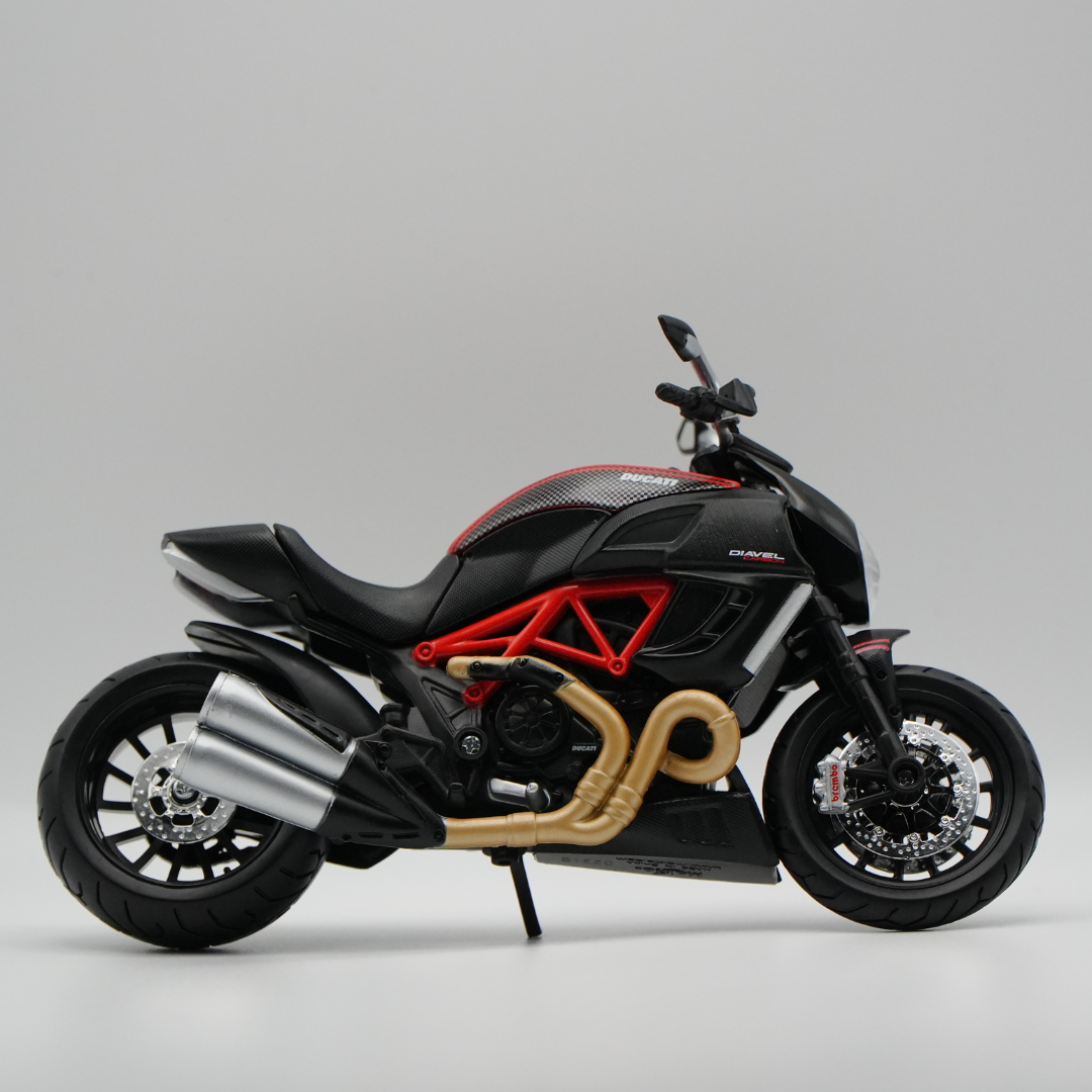 1:12 Build | Diavel