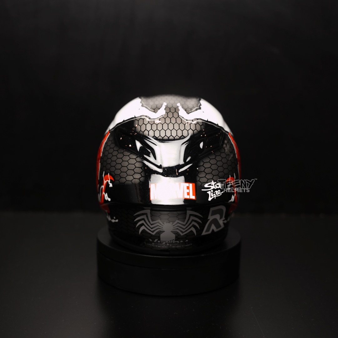 Limitierte Auflage „White Venom Villain“ | 25 Stück Teeny Helmet™