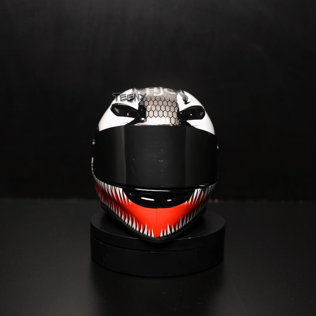 Limitierte Auflage „White Venom Villain“ | 25 Stück Teeny Helmet™